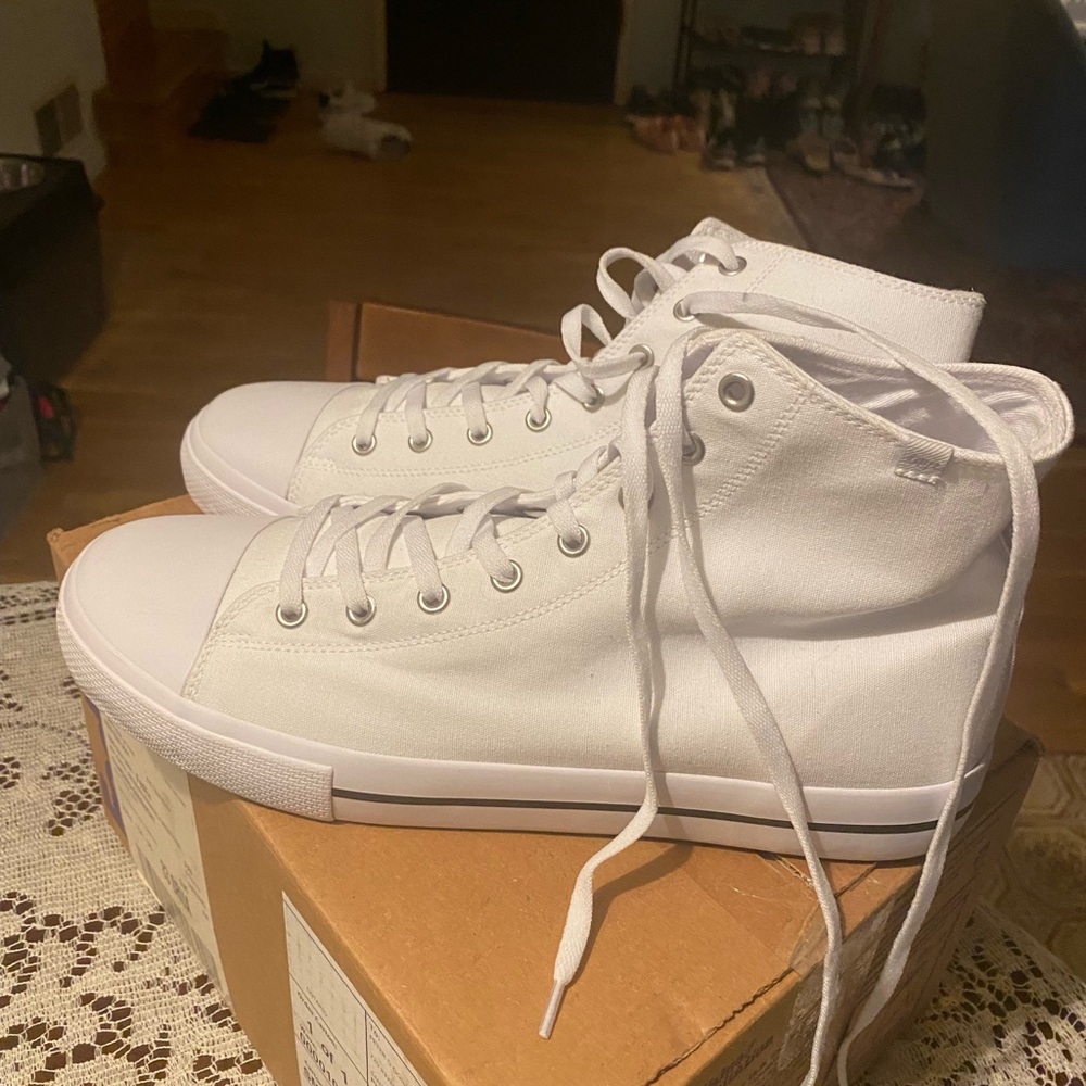 brand new white lugz sneakers